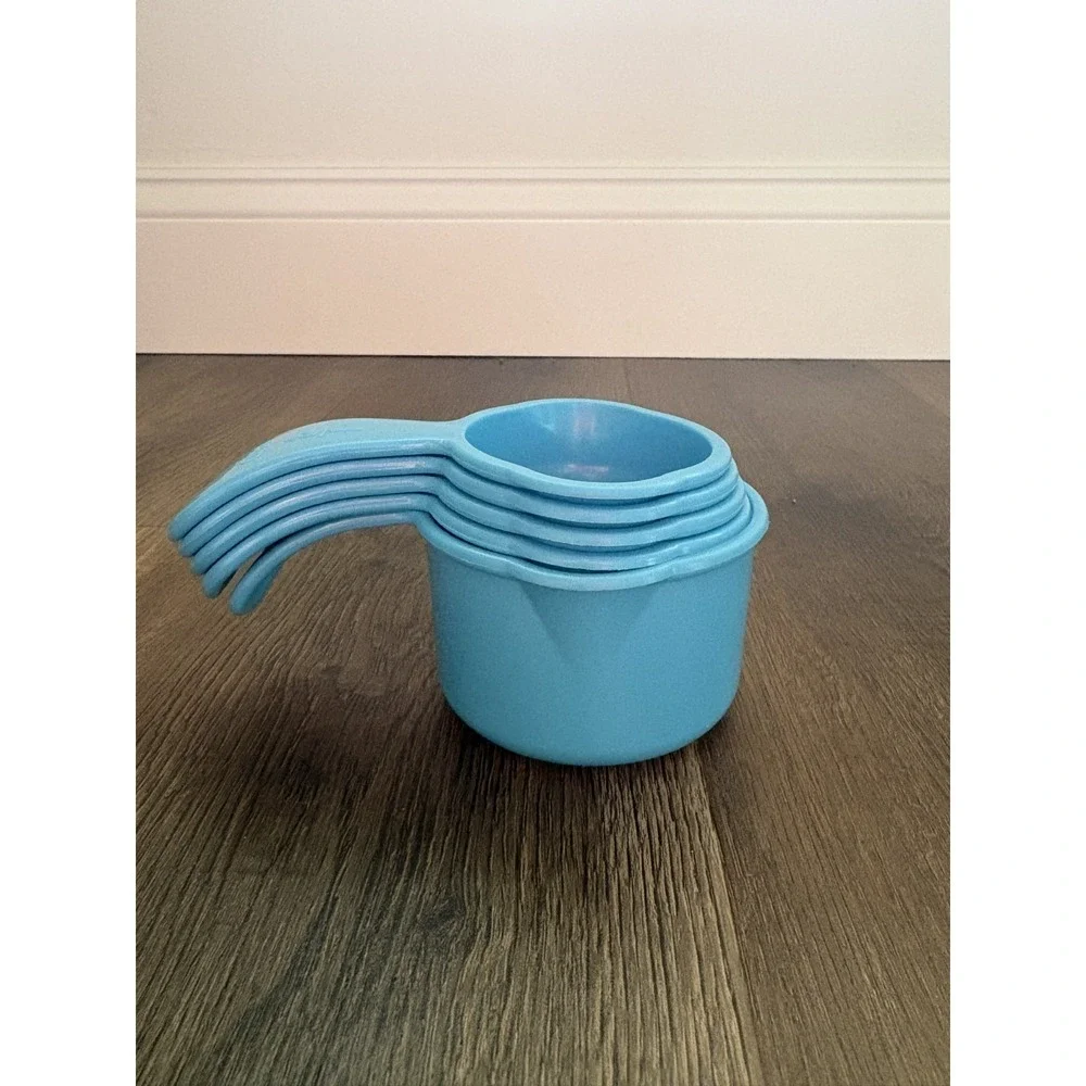 Tupperware‎ Measuring Cups Blue Curved Handles Embossed Set Of 5 Hard To Find